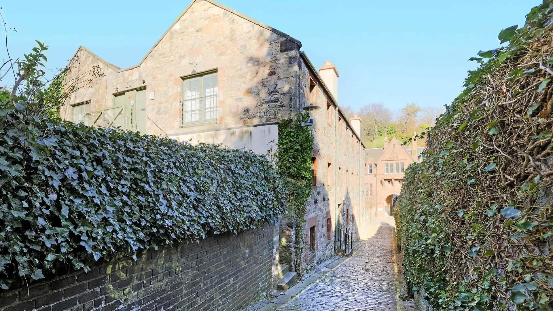 Joivy Secluded Brewery Apartment Edinburgh