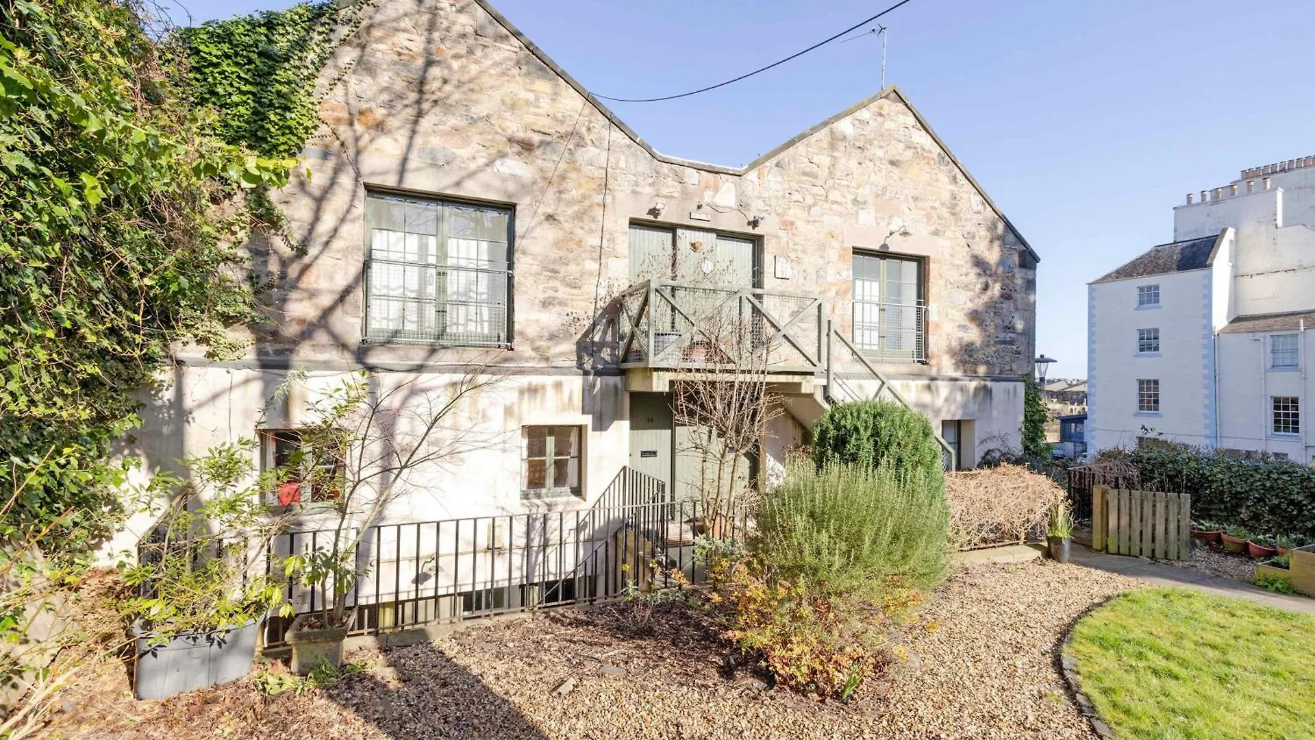 Joivy Secluded Brewery Apartment Edinburgh